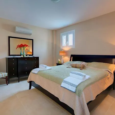 Anna Rebecca Peszáda