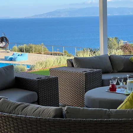 Anna Rebecca Villa *