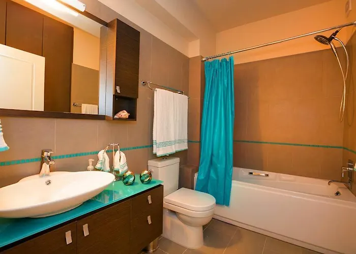 Anna Rebecca Villa *